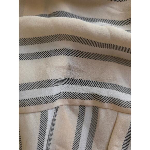 Express Striped Zip-Front Blouse – Cream & Charcoal Vertical Stripe (Size XL) - Picture 4 of 7
